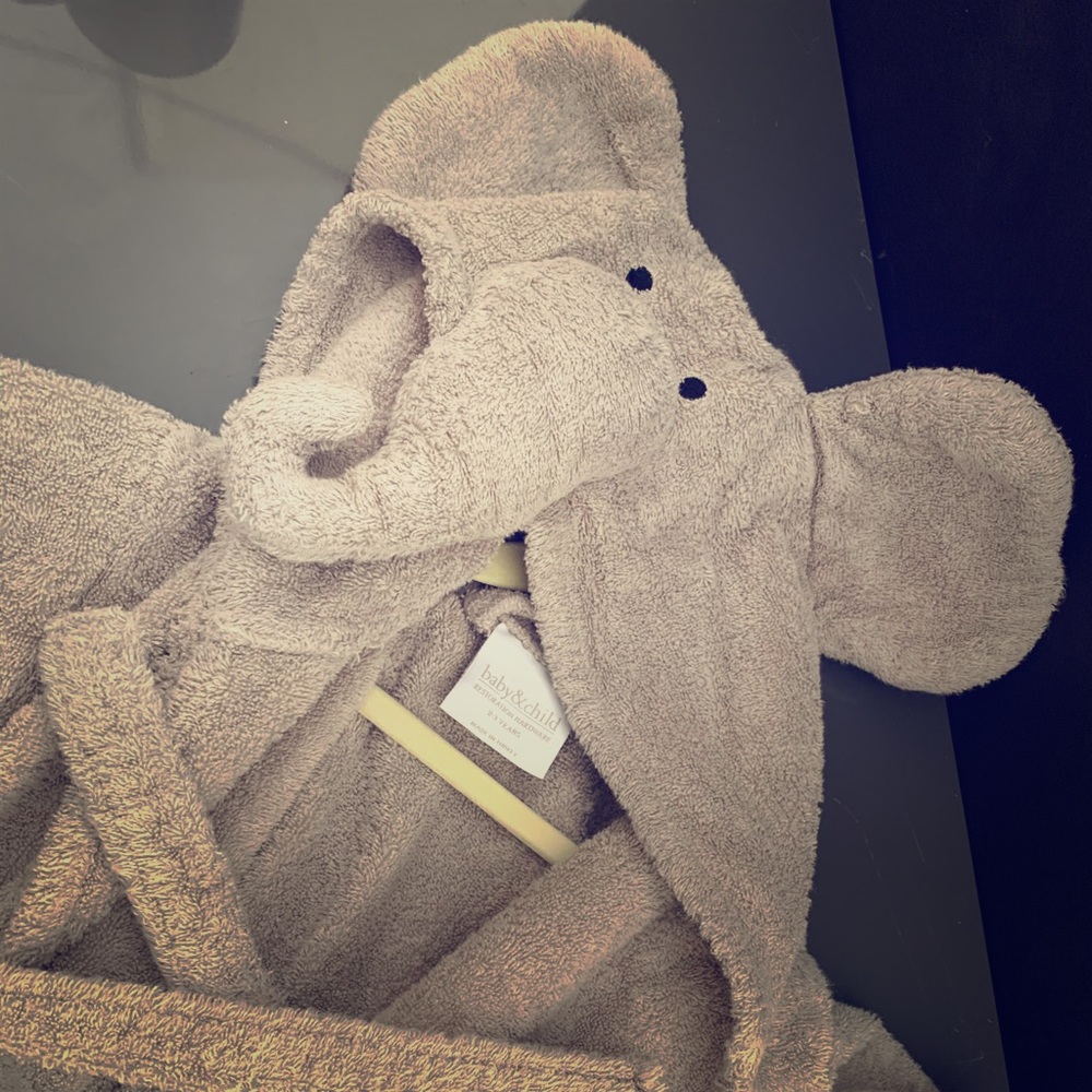 Children’s towel bathrobe with critter hood